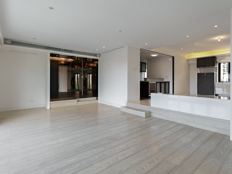photo 11 — Woodbury Court, Pok Fu Lam