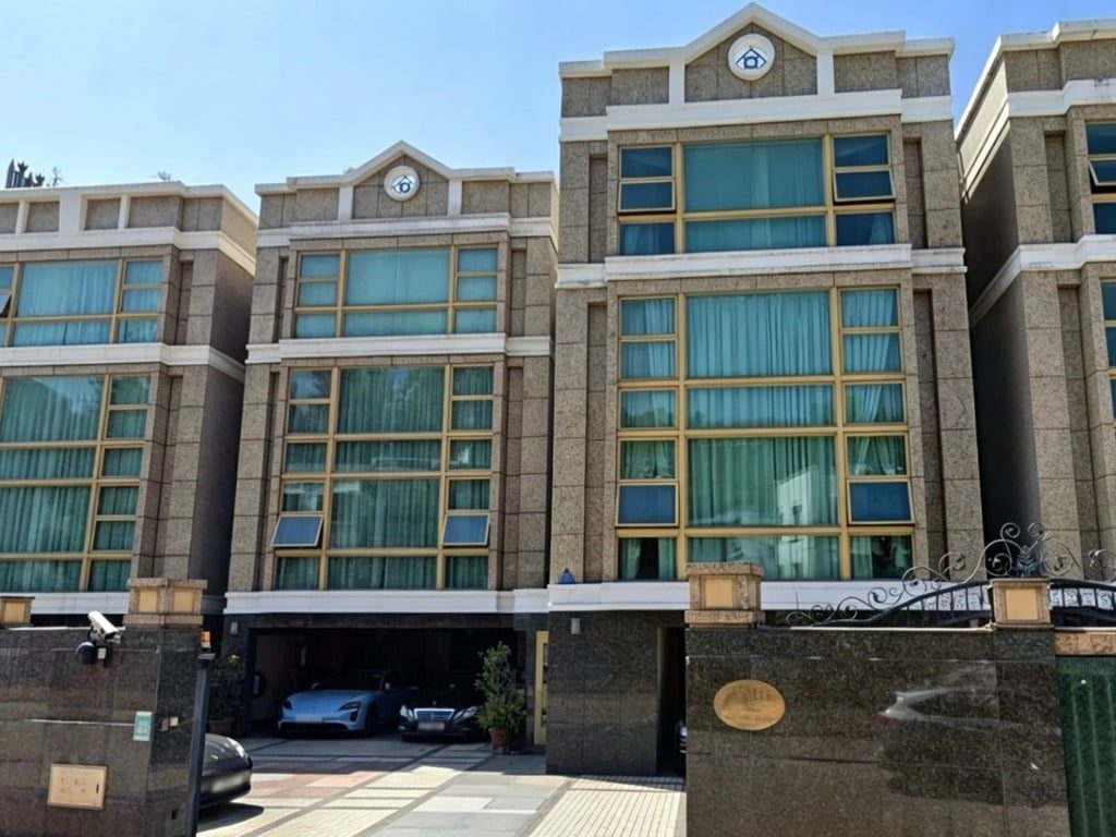 photo 20 — La Salle Place, Kowloon Tong