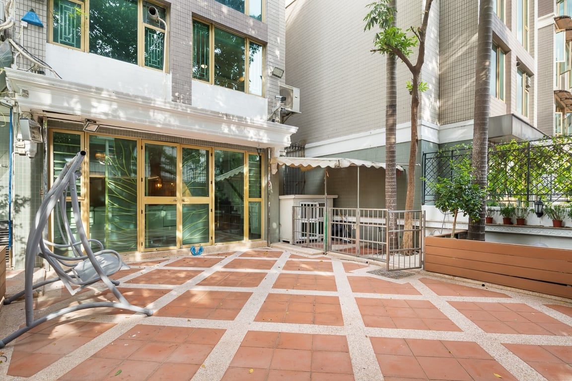 photo 7 — La Salle Place, Kowloon Tong