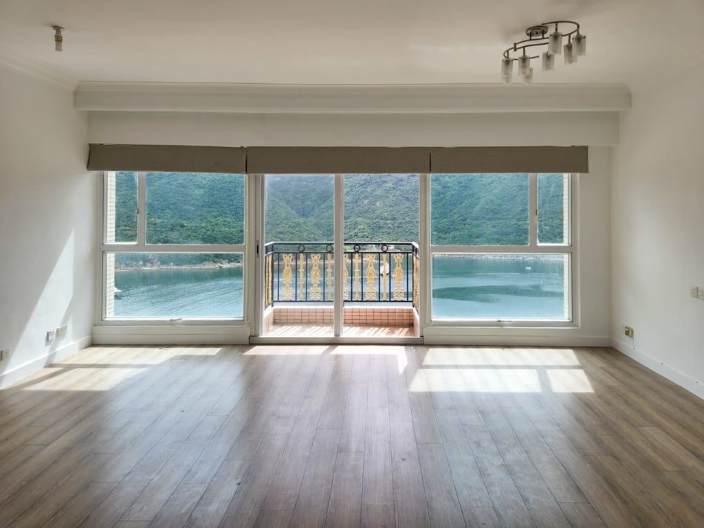 Redhill Peninsula Apartment