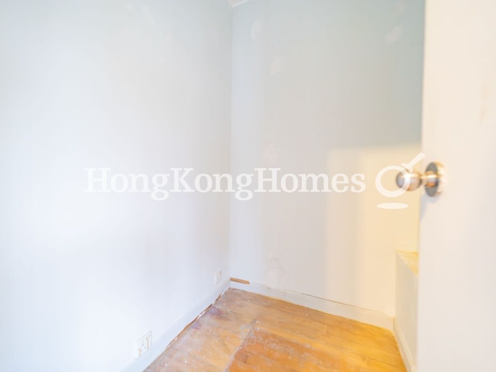 Walk-in Closet in Master Bedroom — Illumination Terrace I, Tai Hang