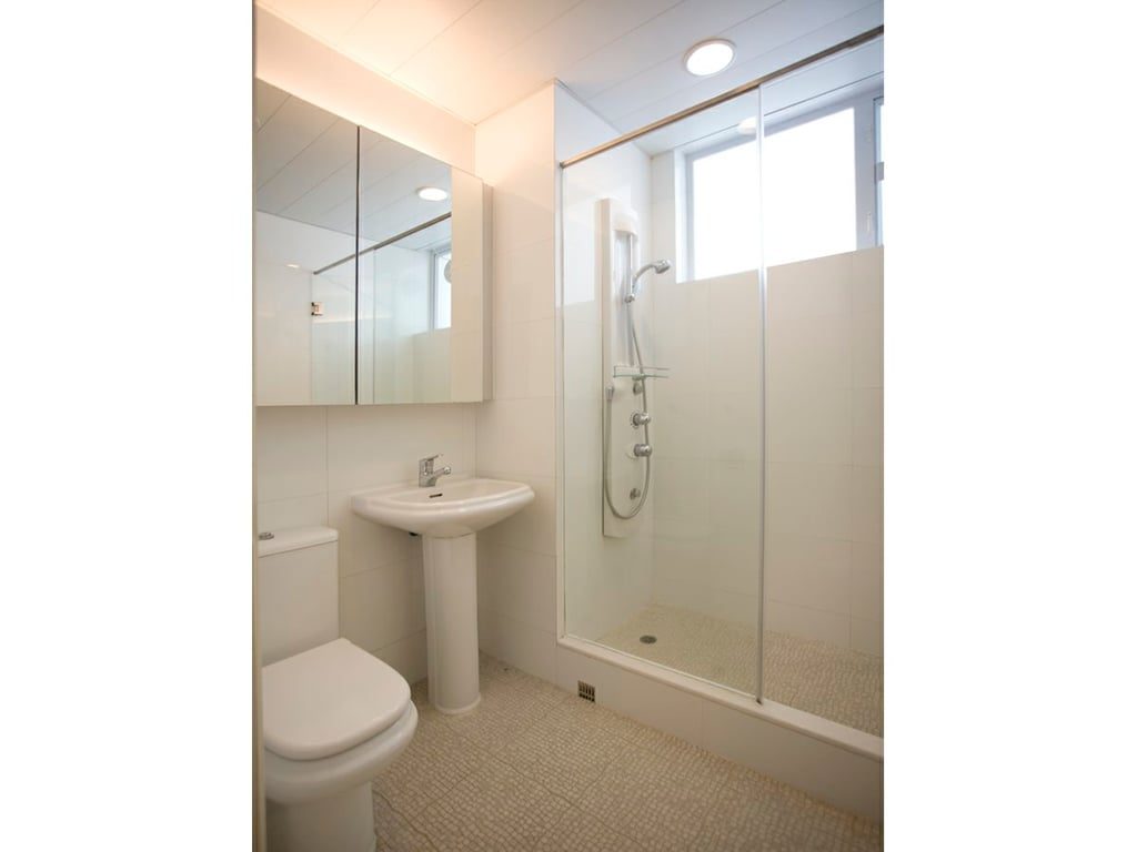 photo 18 — Grosse Pointe Villa, Stanley