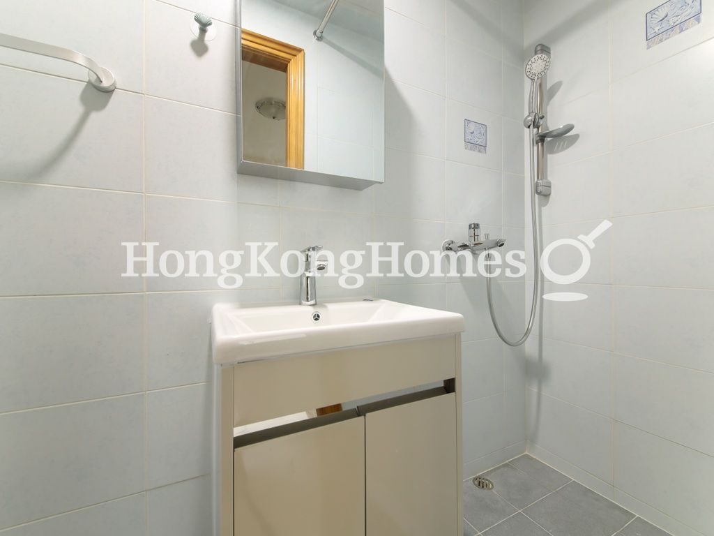 Master Bathroom — Lai King Mansion, Quarry Bay