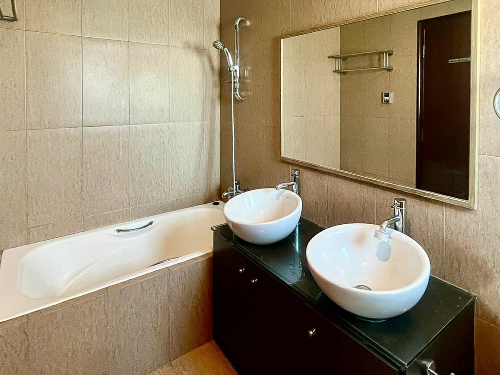 photo 7 — Luso Apartments, Kowloon Tong