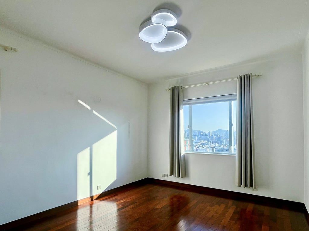 photo 8 — Luso Apartments, Kowloon Tong