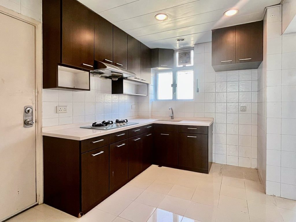 photo 10 — Luso Apartments, Kowloon Tong