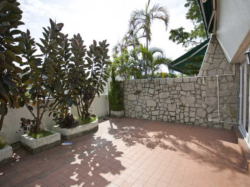 photo 2 — Jade Beach Villa, Chung Hom Kok