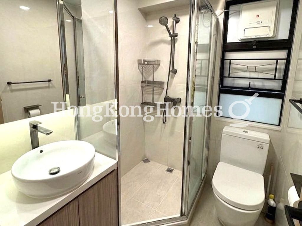 Guest Bathroom — Robinson Heights III, Mid-levels West