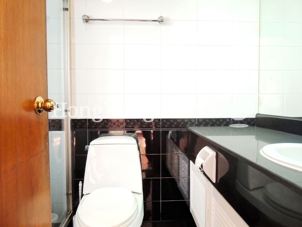 Master Bathroom — The Grand Panorama III, Mid-levels West