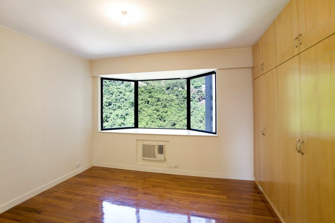 photo 7 — South Bay Towers, South Bay