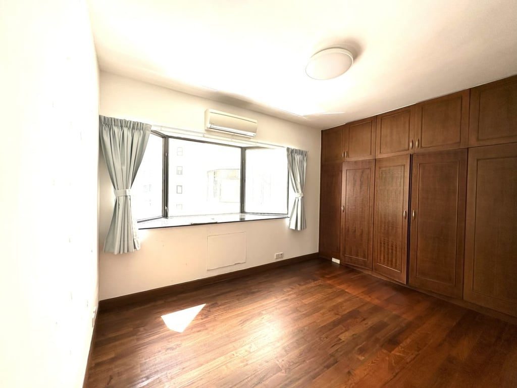 photo 7 — South Bay Towers, South Bay