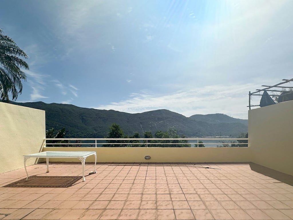 photo 3 — Redhill Peninsula - Cedar Drive, Tai Tam