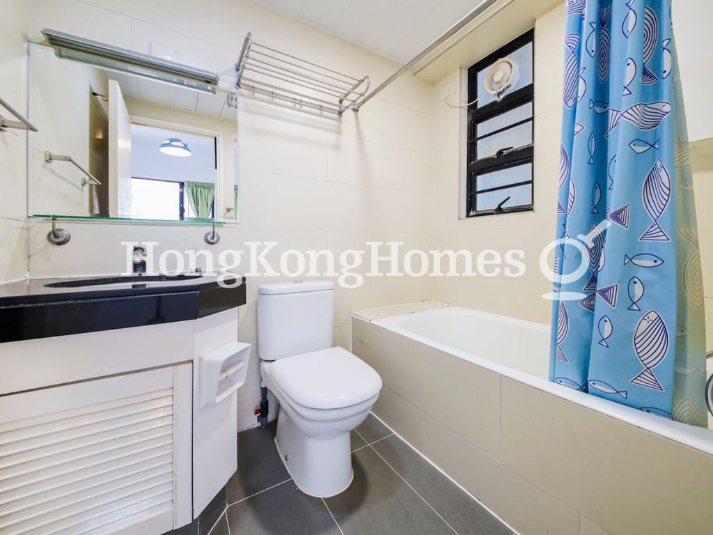 Master Bathroom — Valiant Park, Mid-levels West