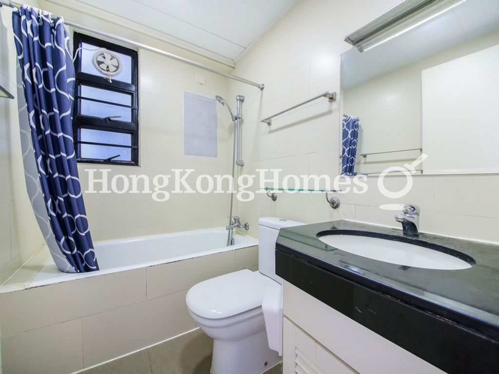 Guest Bathroom — Valiant Park, Mid-levels West