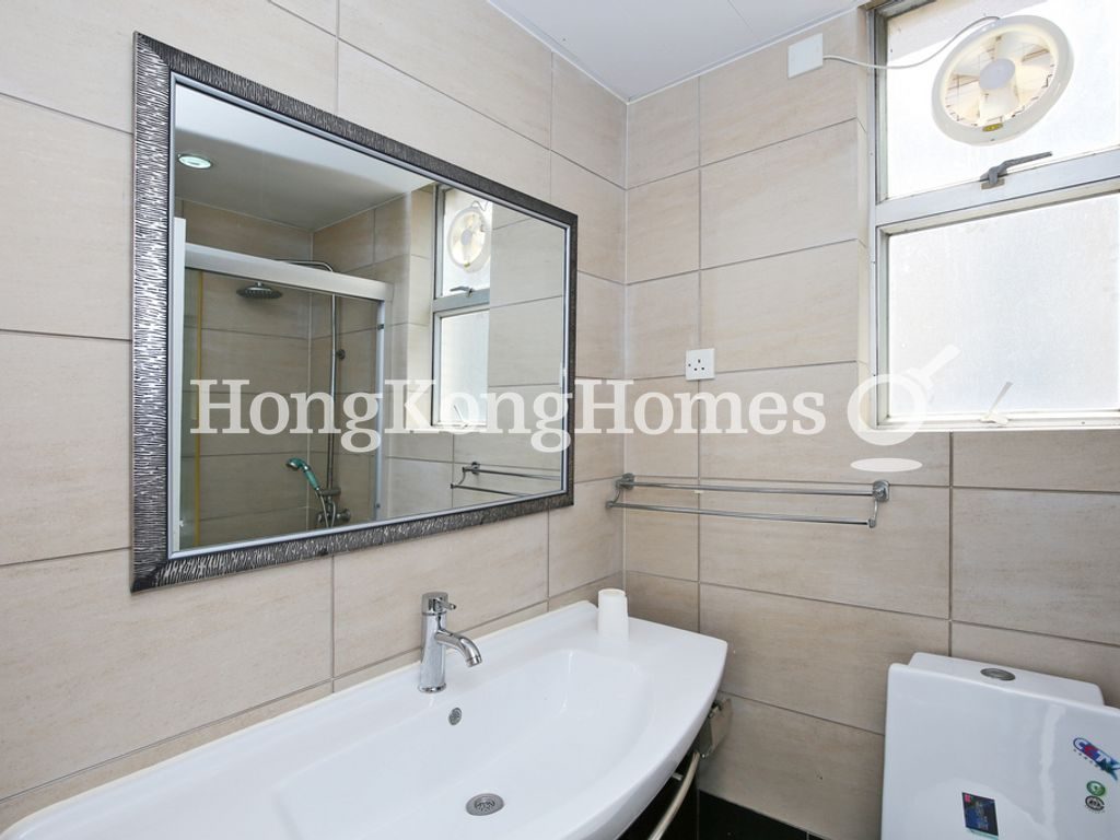 Guest Bathroom — Harbour Heights - Tower 02, Sung Fung Court, North Point