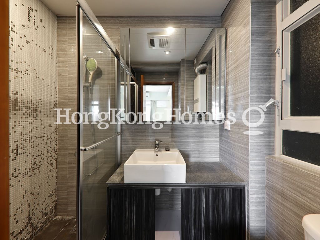Guest Bathroom — Ho King View, North Point Hill