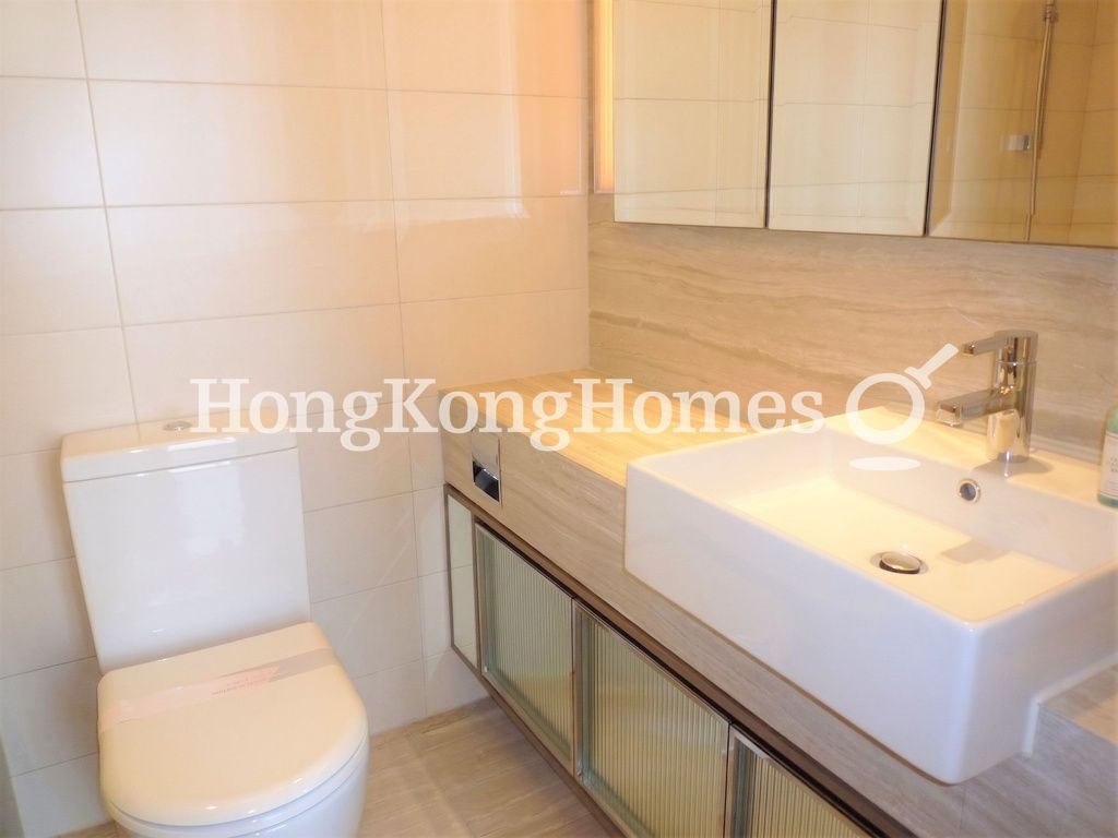 Guest Bathroom — Island Crest - Tower 1, Sai Ying Pun
