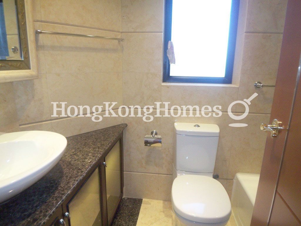 Guest Bathroom — The Arch - Block 1A (Sun Tower), Tsim Sha Tsui