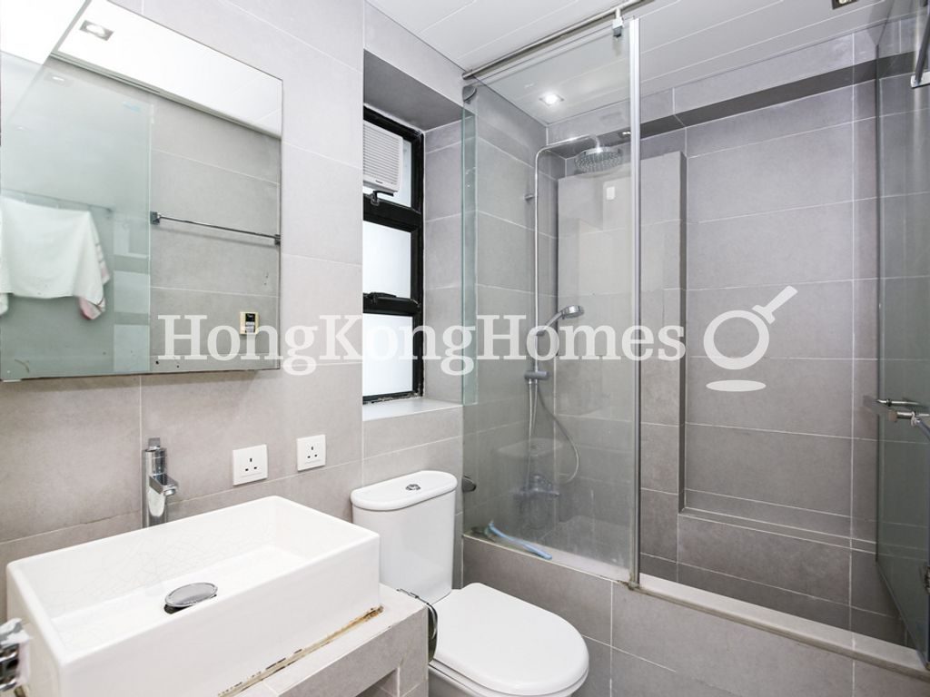 Master Bathroom — Ying Piu Mansion, Mid-levels West