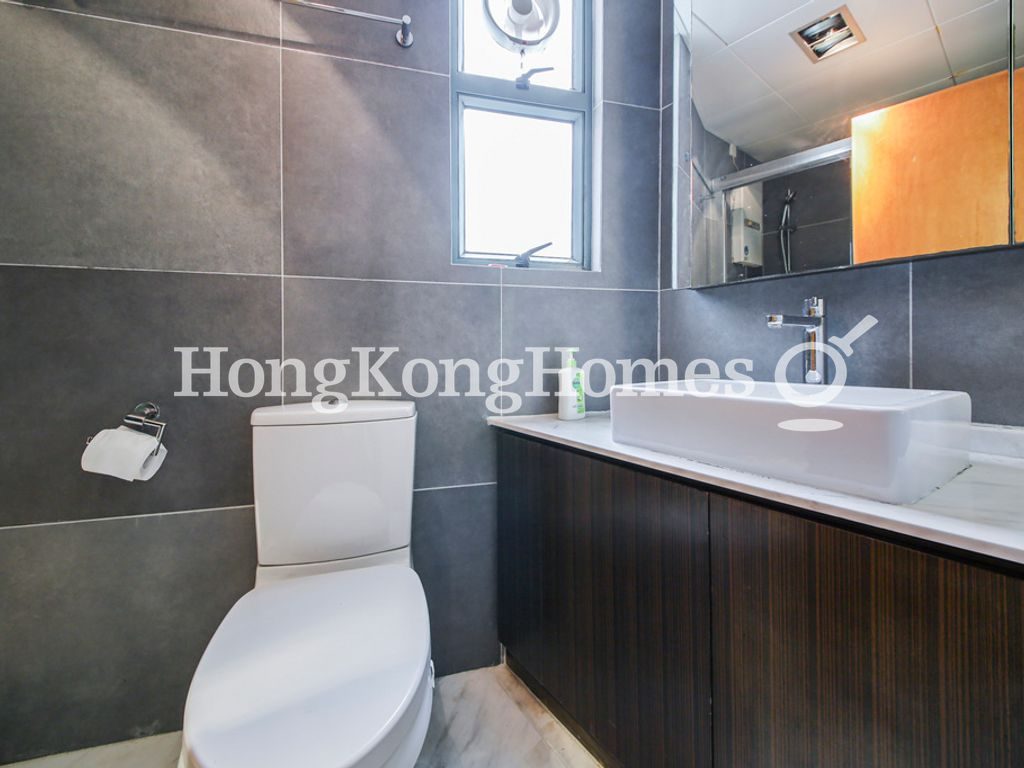 Master Bathroom — Bisney Terrace, Pokfulam