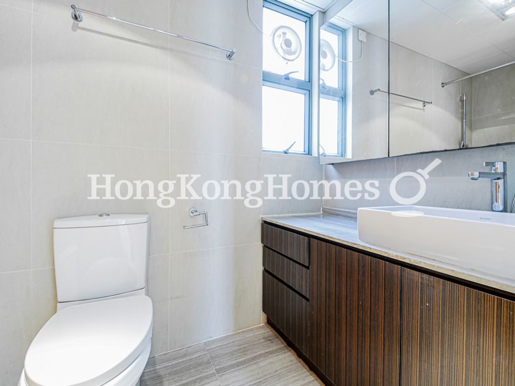 Guest Bathroom — Bisney Terrace, Pokfulam