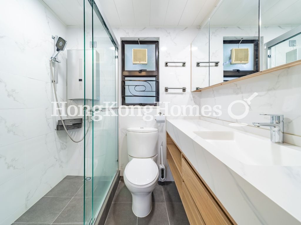 Master Bathroom — Blessings Garden I, Mid-levels West