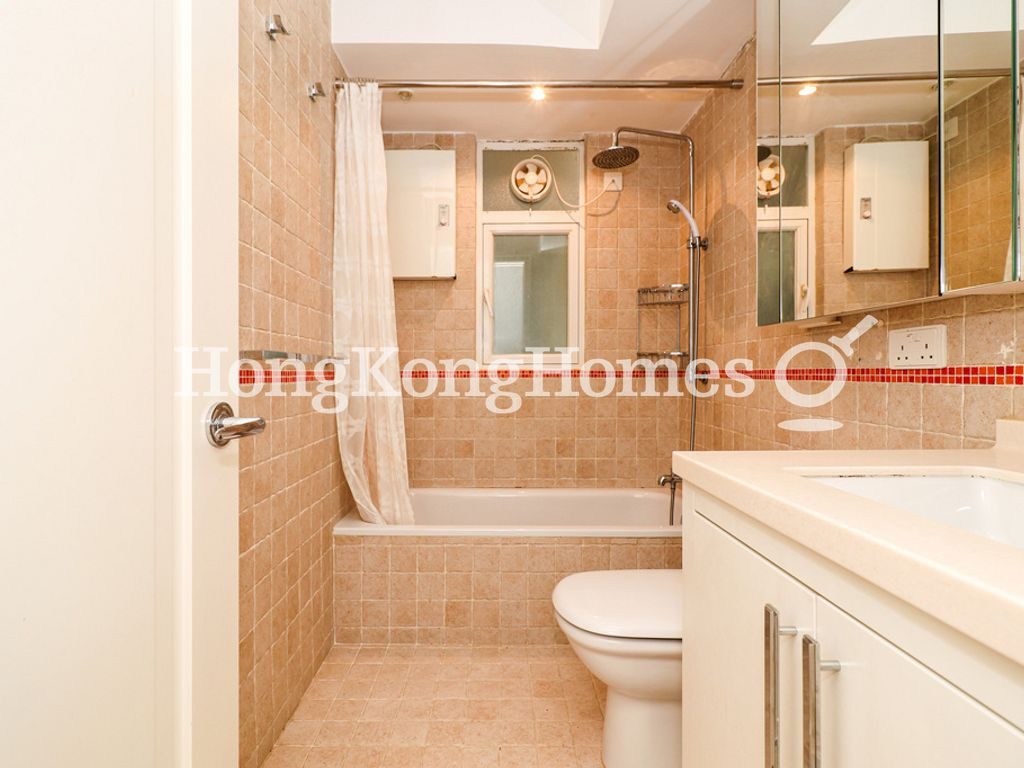 Guest Bathroom — City Garden - Block 04, North Point