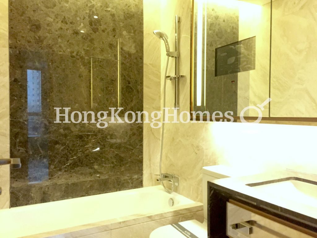 Guest Bathroom — Grand Austin - Tower 2A, Tsim Sha Tsui
