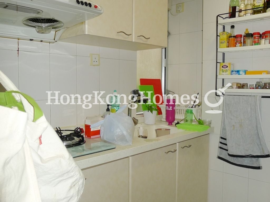 Kitchen — Hang Yue Building, Sai Ying Pun