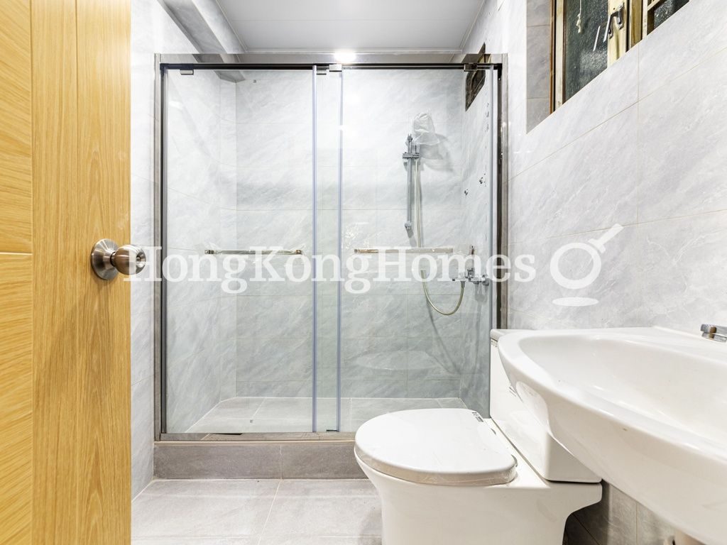 Master Bathroom — Hoover Mansion, Mid-levels West