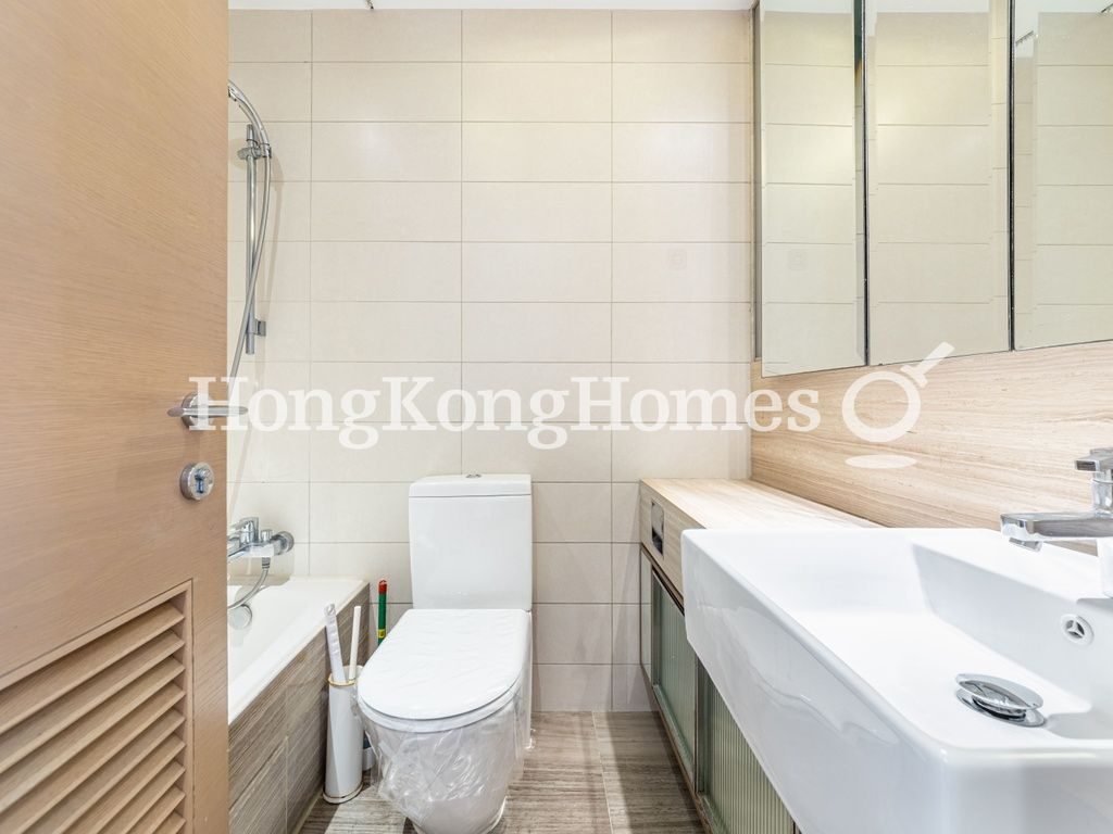 Guest Bathroom — Island Crest - Tower 2, Sai Ying Pun