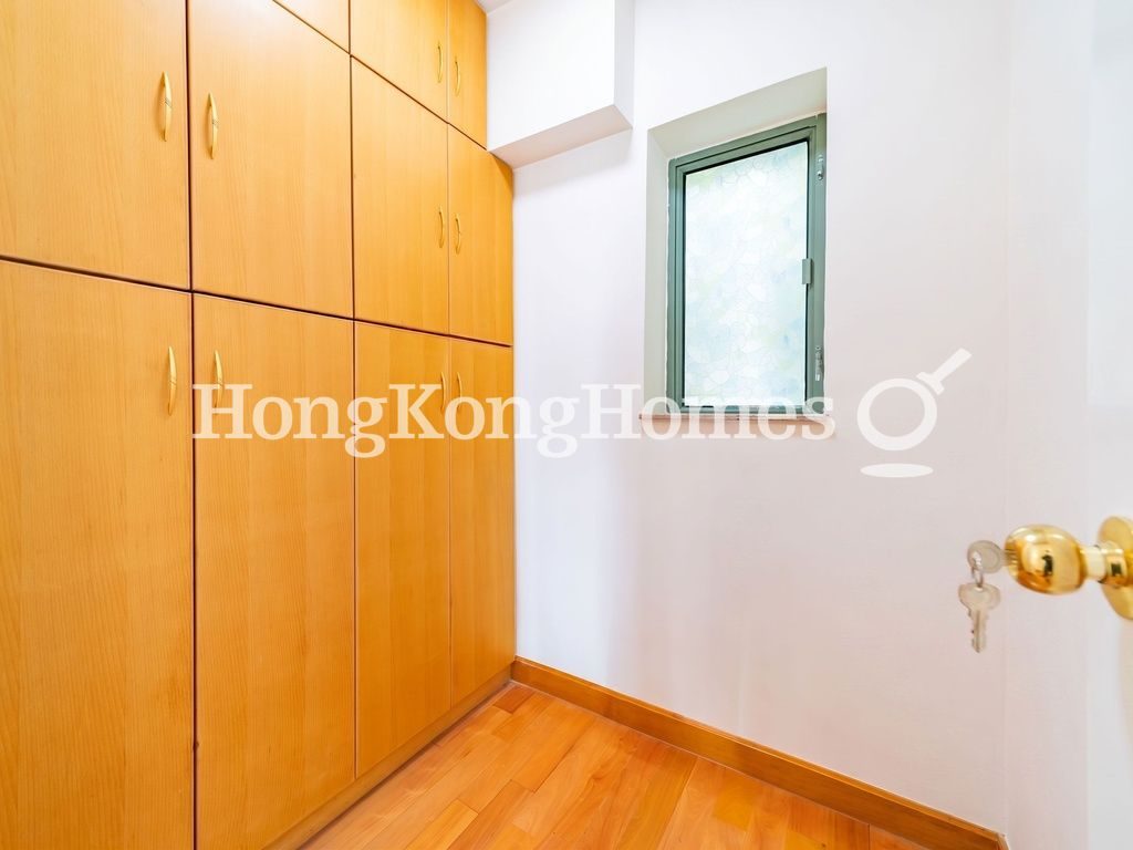 Maid's Room — Island Harbourview - Tower 10, Tai Kok Tsui