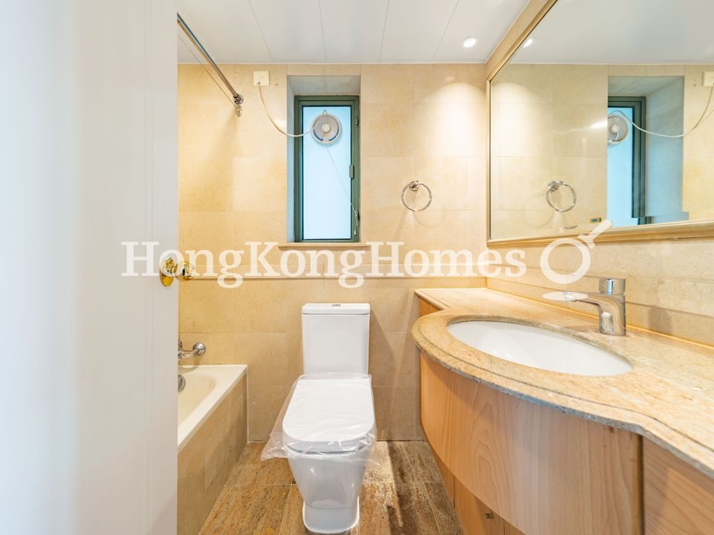 Master Bathroom — Island Harbourview - Tower 10, Tai Kok Tsui