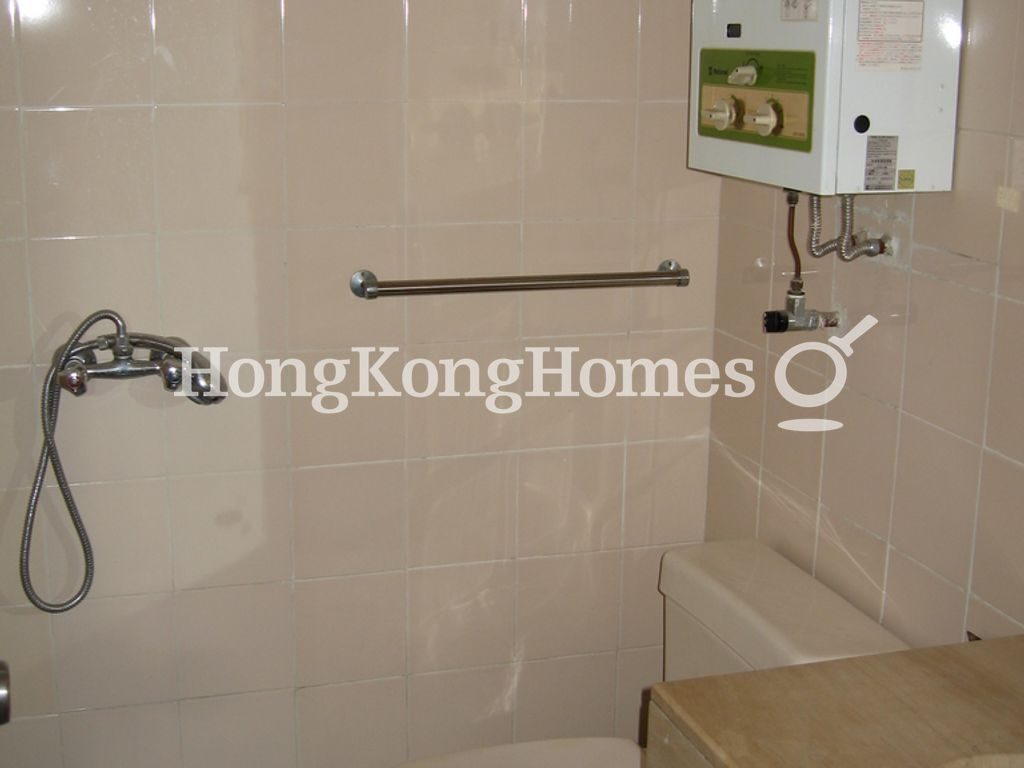 Guest Bathroom — Phase 4 - Peninsula Village - Caperidge Drive - Block 29, Discovery Bay