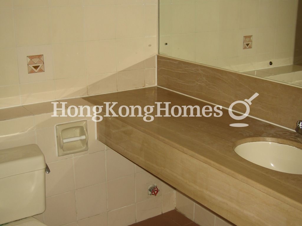 Master Bathroom — Phase 4 - Peninsula Village - Caperidge Drive - Block 29, Discovery Bay