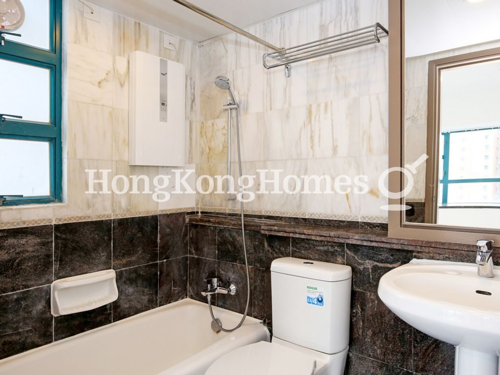 Master Bathroom — Prosperous Height, Mid-levels West