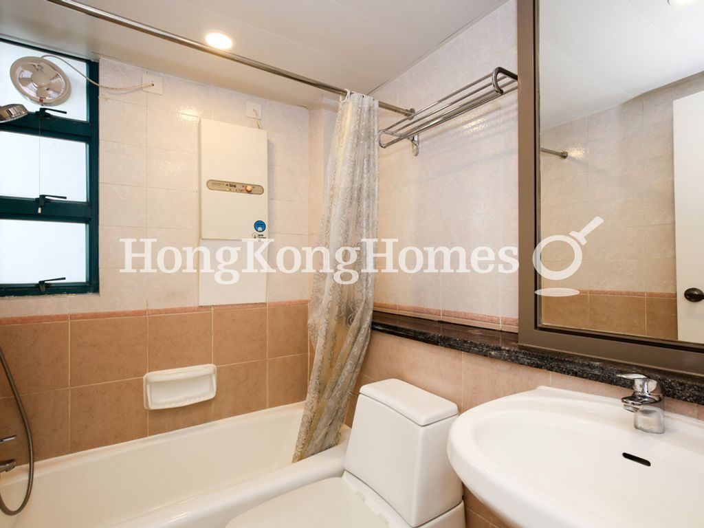 Guest Bathroom — Prosperous Height, Mid-levels West