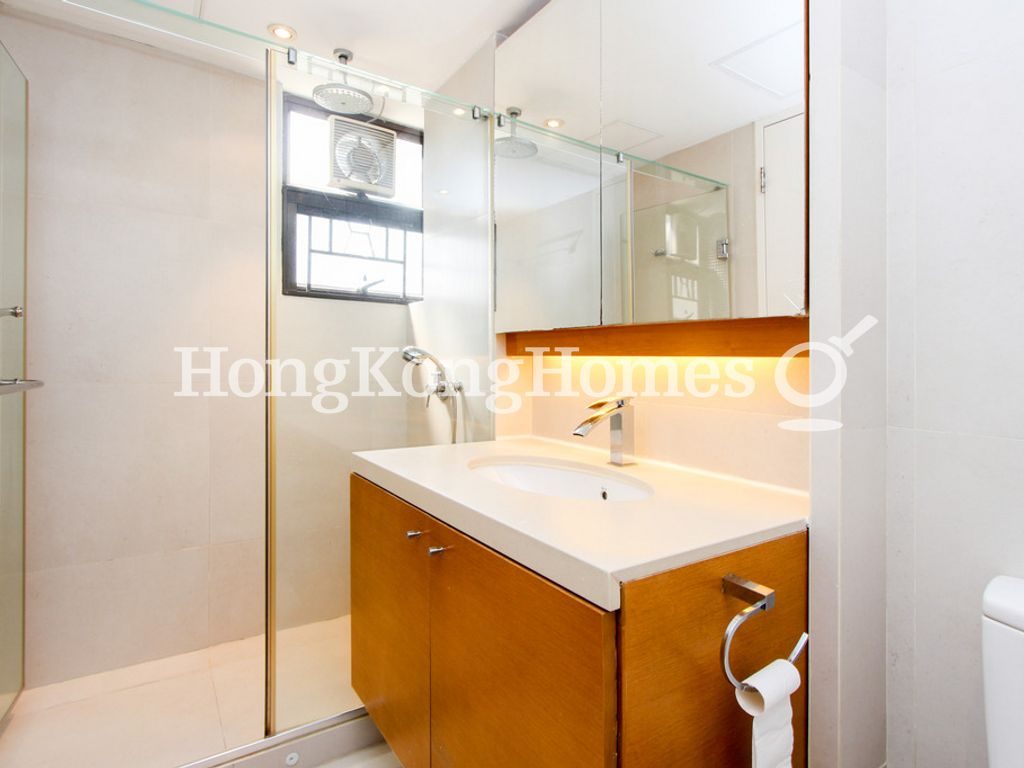 Master Bathroom — South Bay Gardens - Block C, Repulse Bay