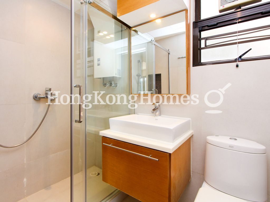Guest Bathroom — South Bay Gardens - Block C, Repulse Bay