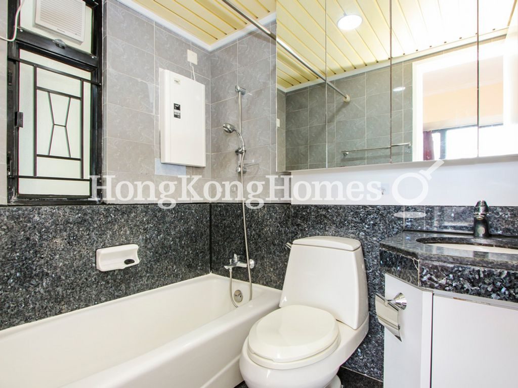 Master Bathroom — Vantage Park - Block 01, Mid-levels West