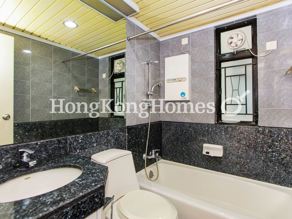 Guest Bathroom — Vantage Park - Block 01, Mid-levels West