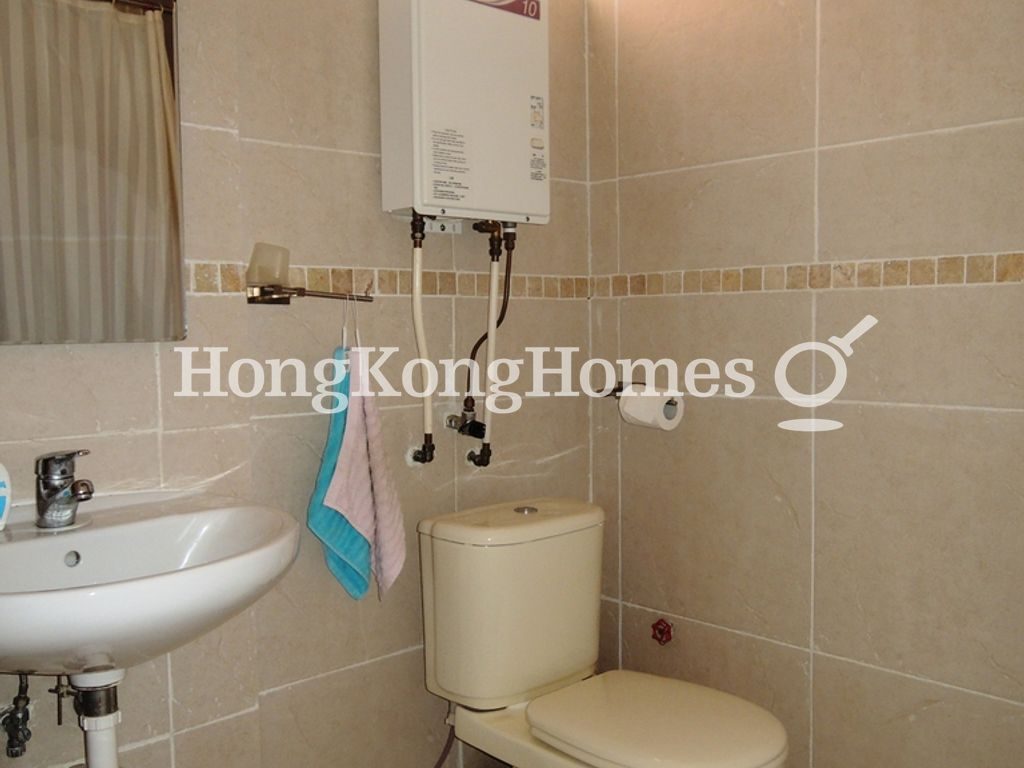 Guest Bathroom — Phase 1 - Beach Village - Seabird Lane - Block 03, Discovery Bay