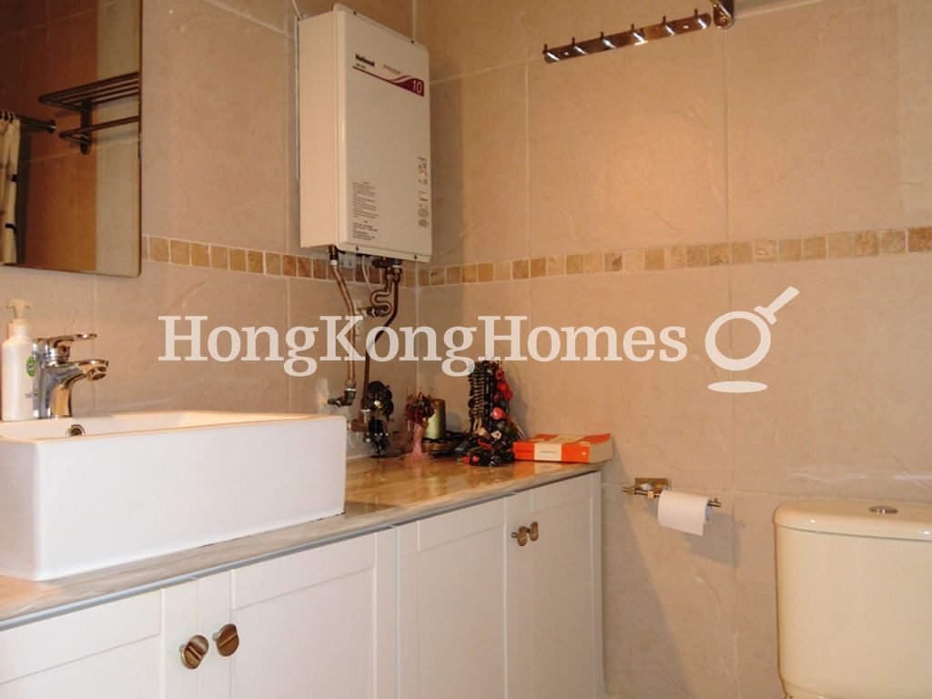 Master Bathroom — Phase 1 - Beach Village - Seabird Lane - Block 03, Discovery Bay
