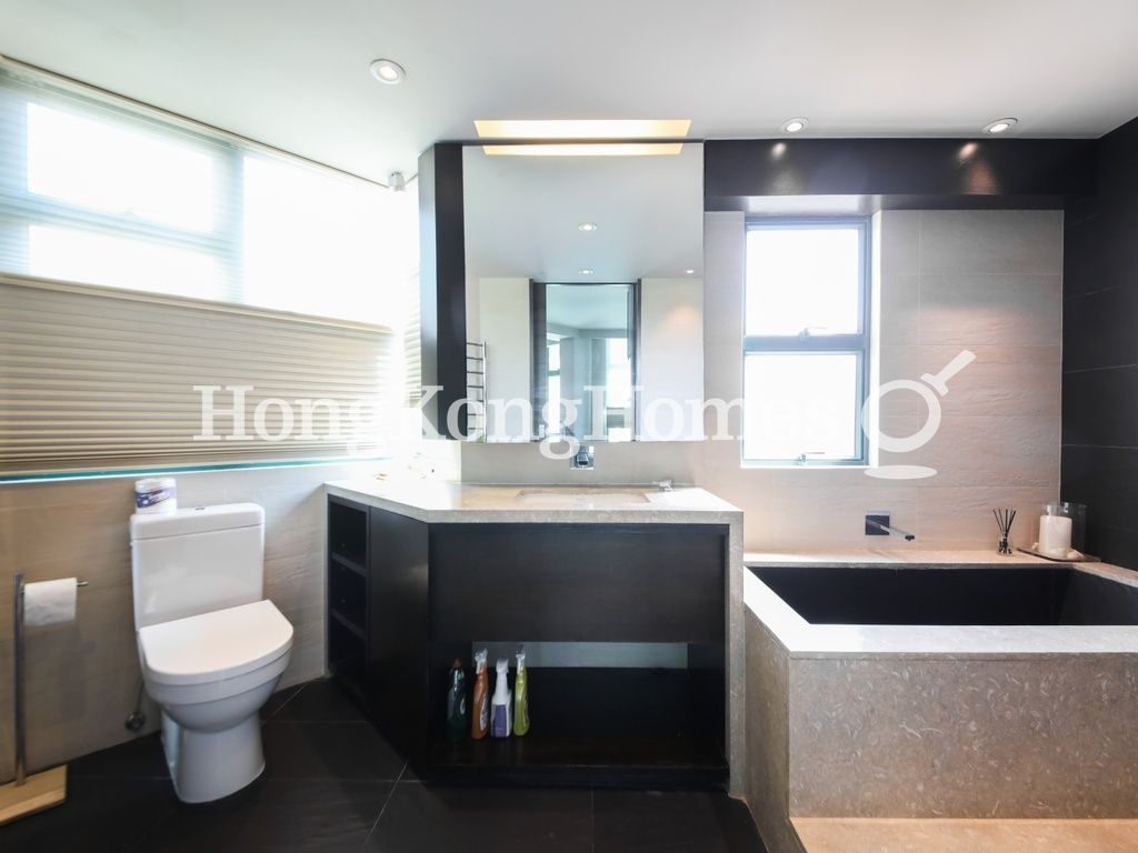 Guest Bathroom — Stanford Villa - Block 03, Stanley