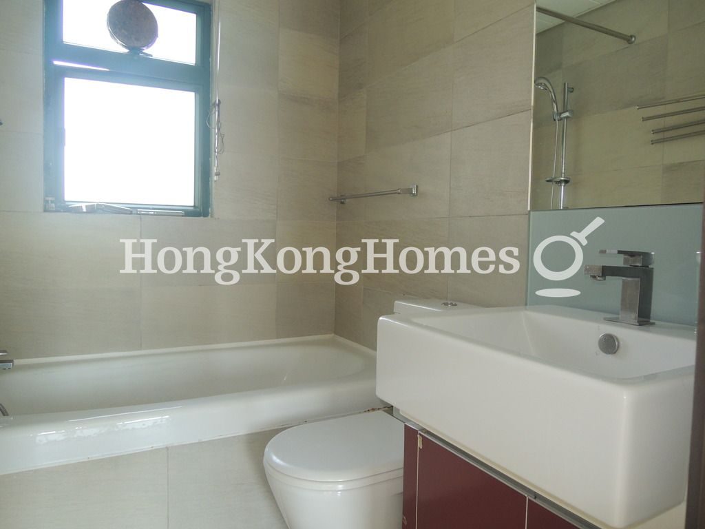 Master Bathroom — Grand Promenade - Tower 05, Quarry Bay
