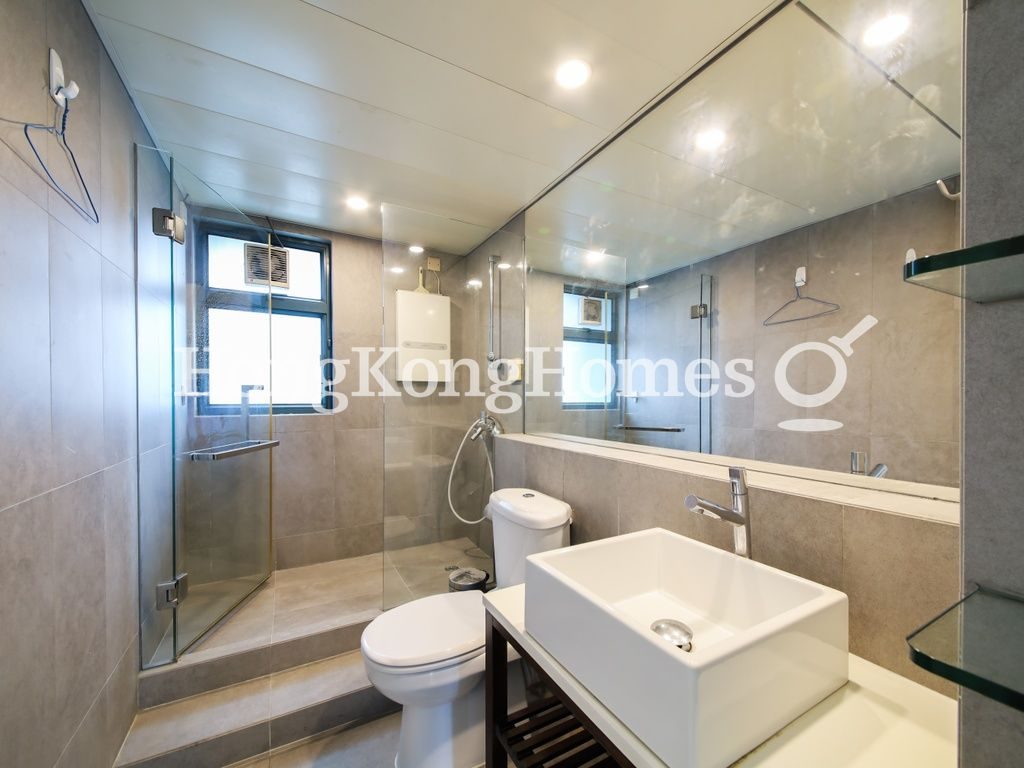 Guest Bathroom — Robinson Road, 80 - Block 01, Mid-levels West