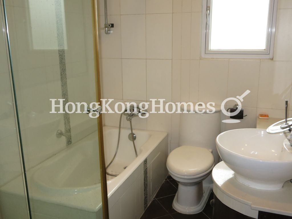Master Bathroom — Royal Forest - Block 03, Shatin