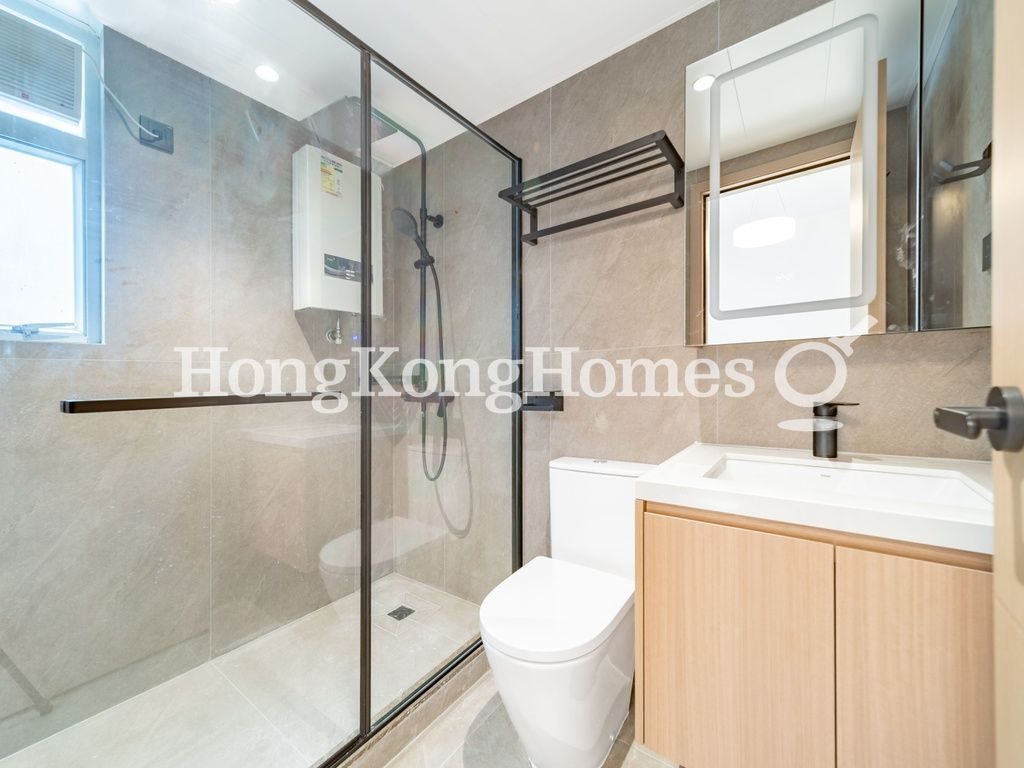 Master Bedroom Ensuite — Shan Kwong Tower - No. 22, Happy Valley
