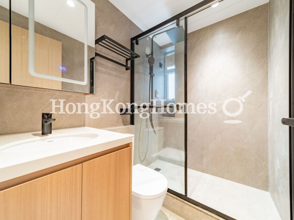 Guest Bathroom — Shan Kwong Tower - No. 22, Happy Valley
