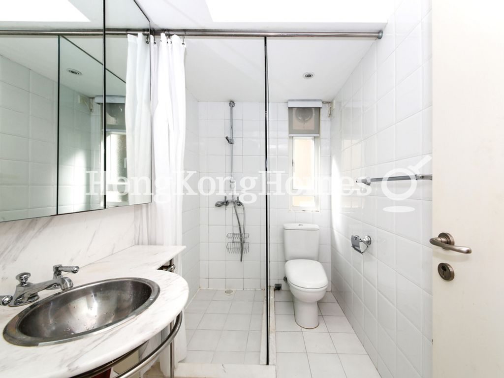 Guest Bathroom — Skyline Mansion - Block 02, Mid-levels West